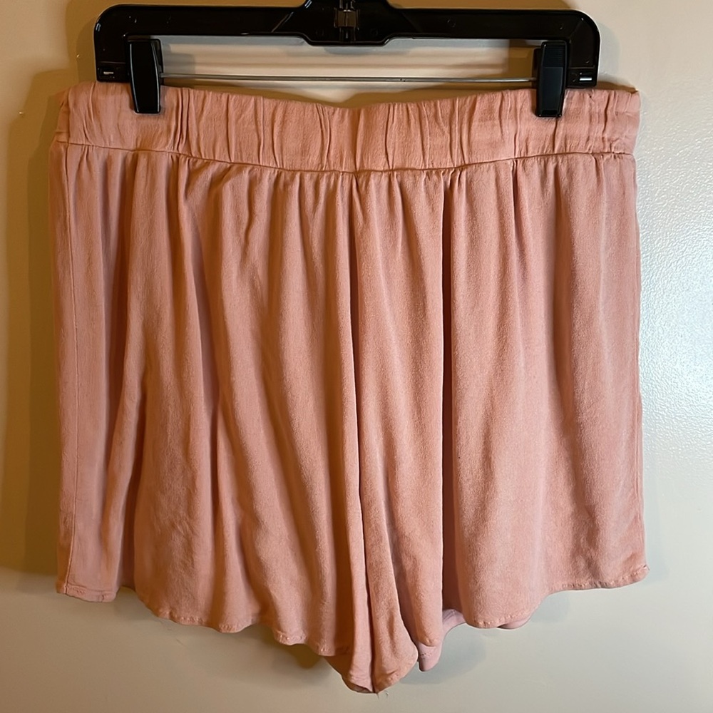 Torrid lace up crepe peach colored shorts elastic waist - Picture 5 of 7